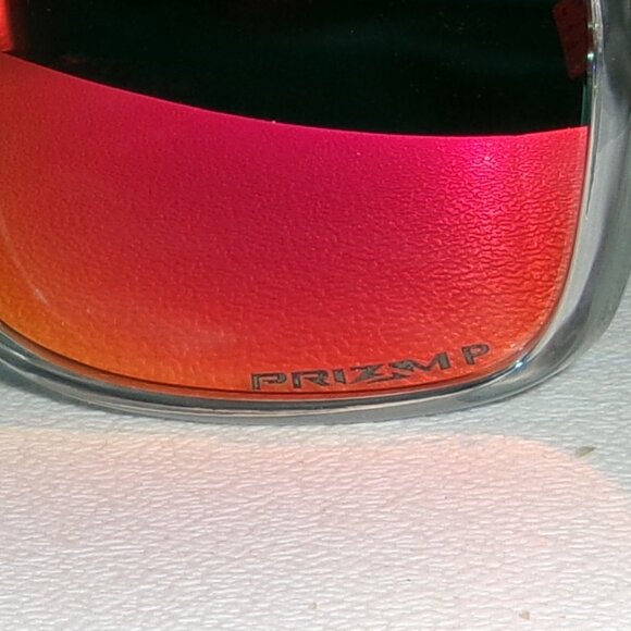 Womens Oakley Sunglasses Polarized PRIZM Lens "LIKE NEW" - Picture 2 of 5